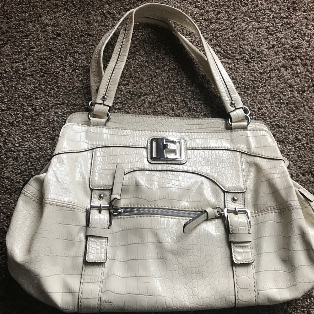 White purse in good shape🌸